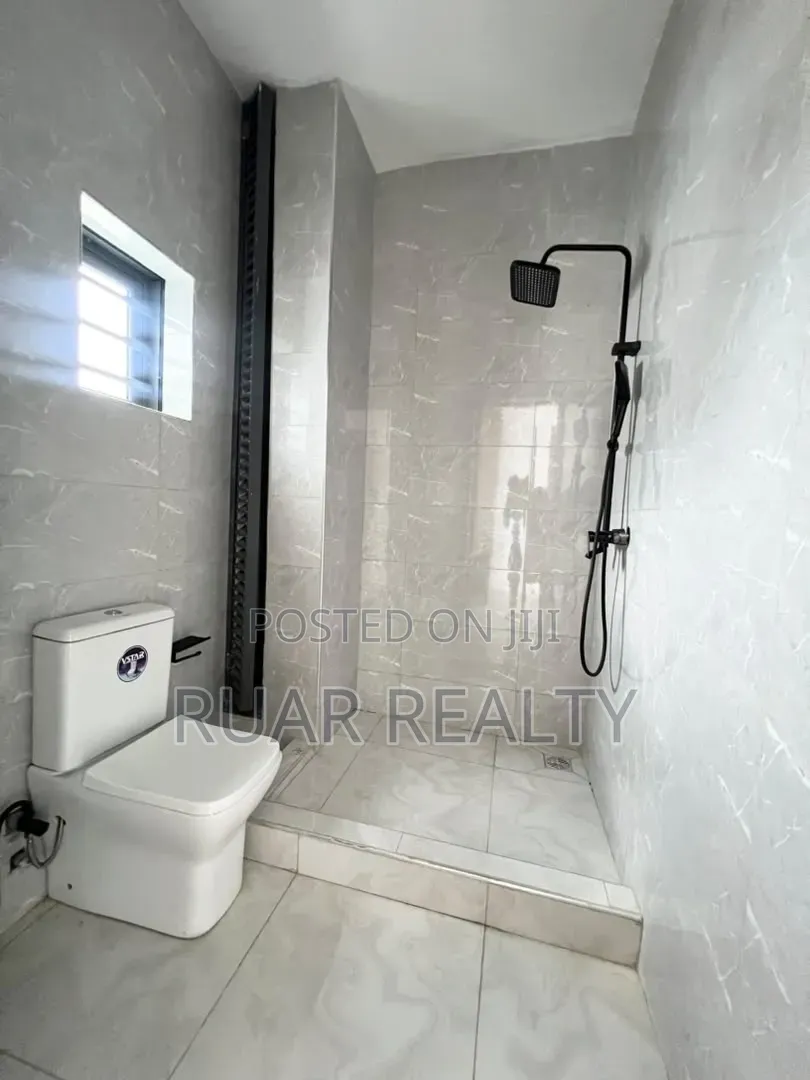 3bdrm Duplex in Ogombo for sale in Ogombo