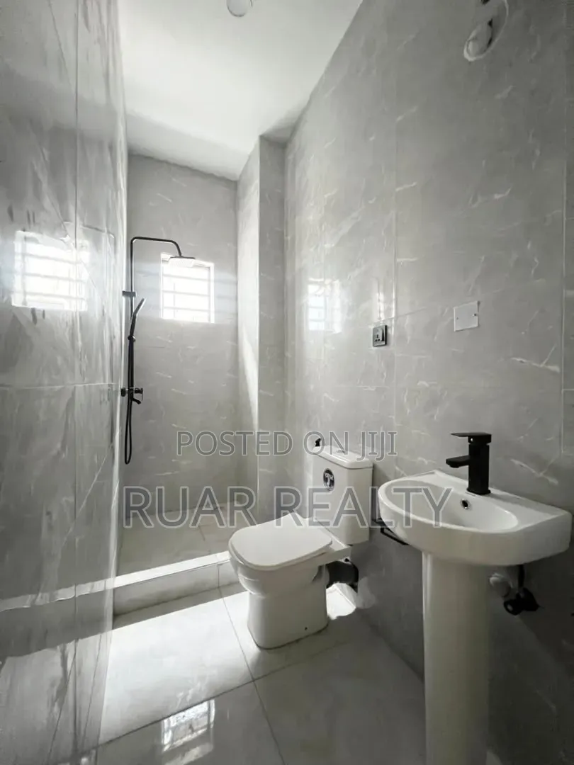 3bdrm Duplex in Ogombo for sale in Ogombo