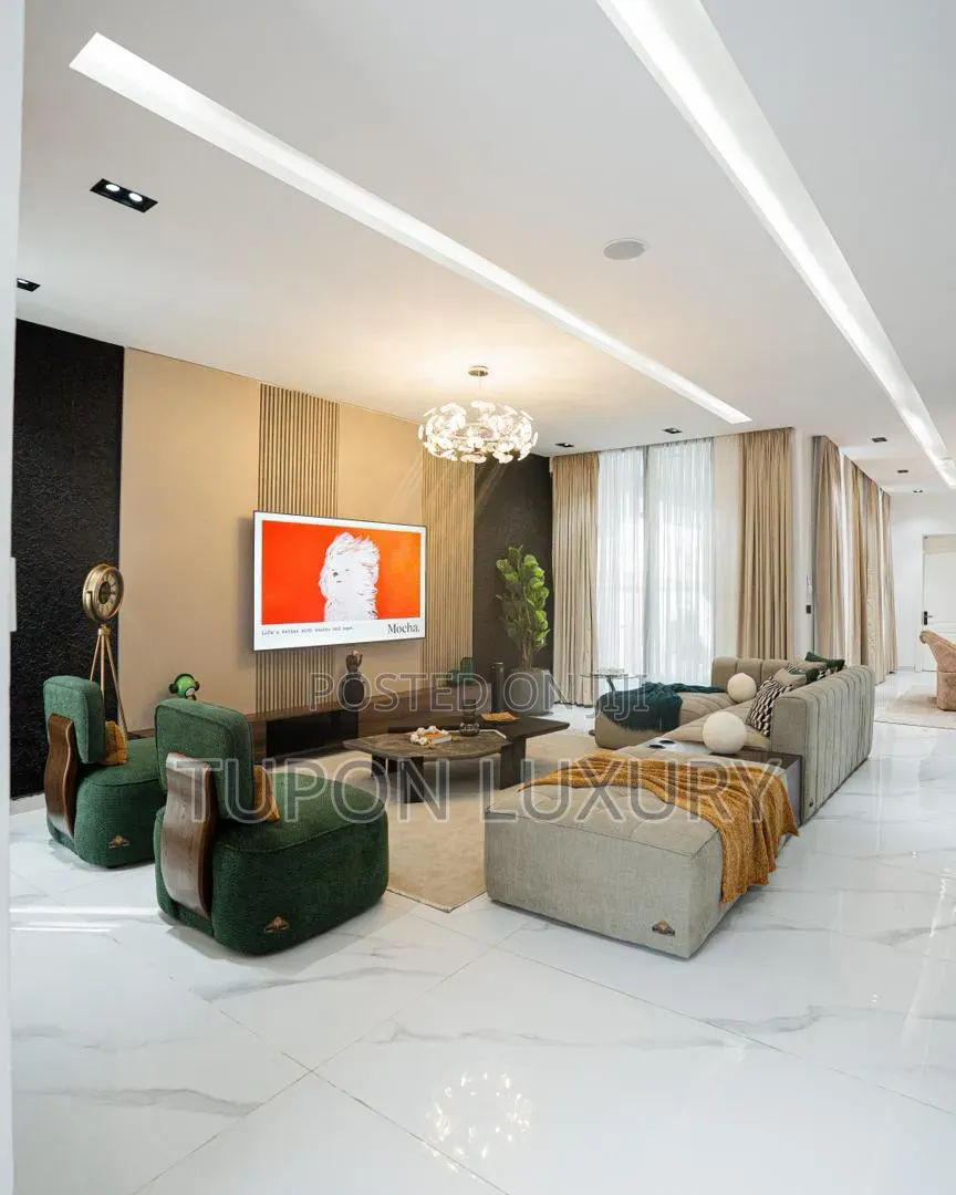 5 BEDROOM SELF COMPOUND With Cinema, Pool, Gym, Ps5,Bathtub Snooker in Lekki Phase 1