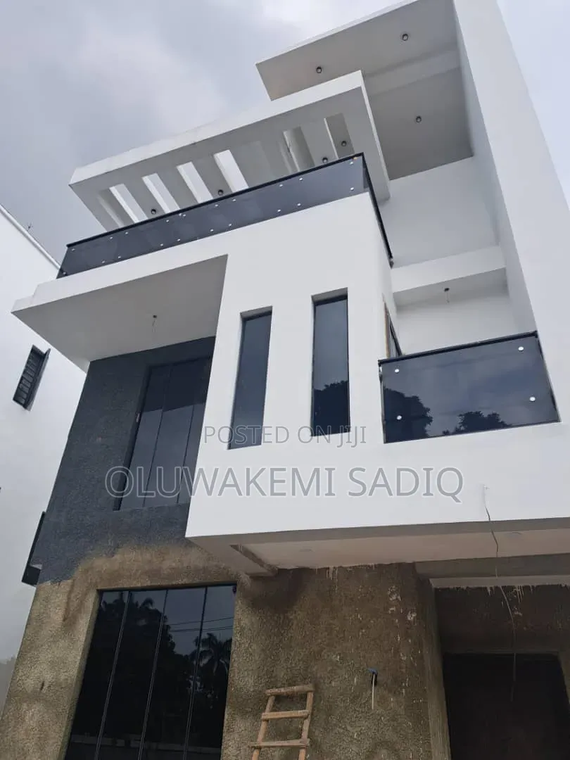 5bdrm Duplex in Adeniyi Jones for sale in Adeniyi Jones