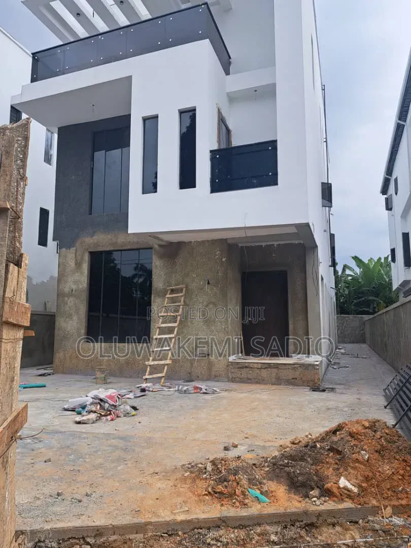 5bdrm Duplex in Adeniyi Jones for sale in Adeniyi Jones