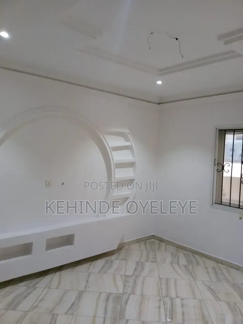 2bdrm Block of Flats in Gbangbala, Ikate for rent in Ikate