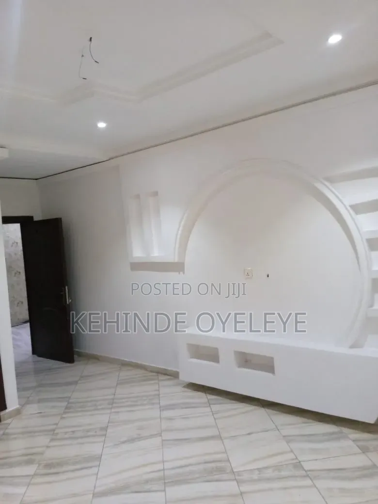 2bdrm Block of Flats in Gbangbala, Ikate for rent in Ikate
