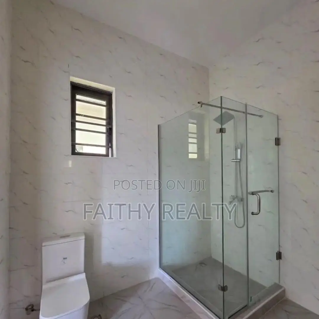 4bdrm Duplex in Ikota for rent in Ikota