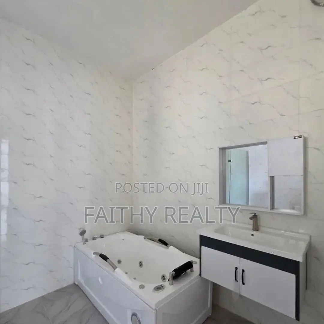 4bdrm Duplex in Ikota for rent in Ikota