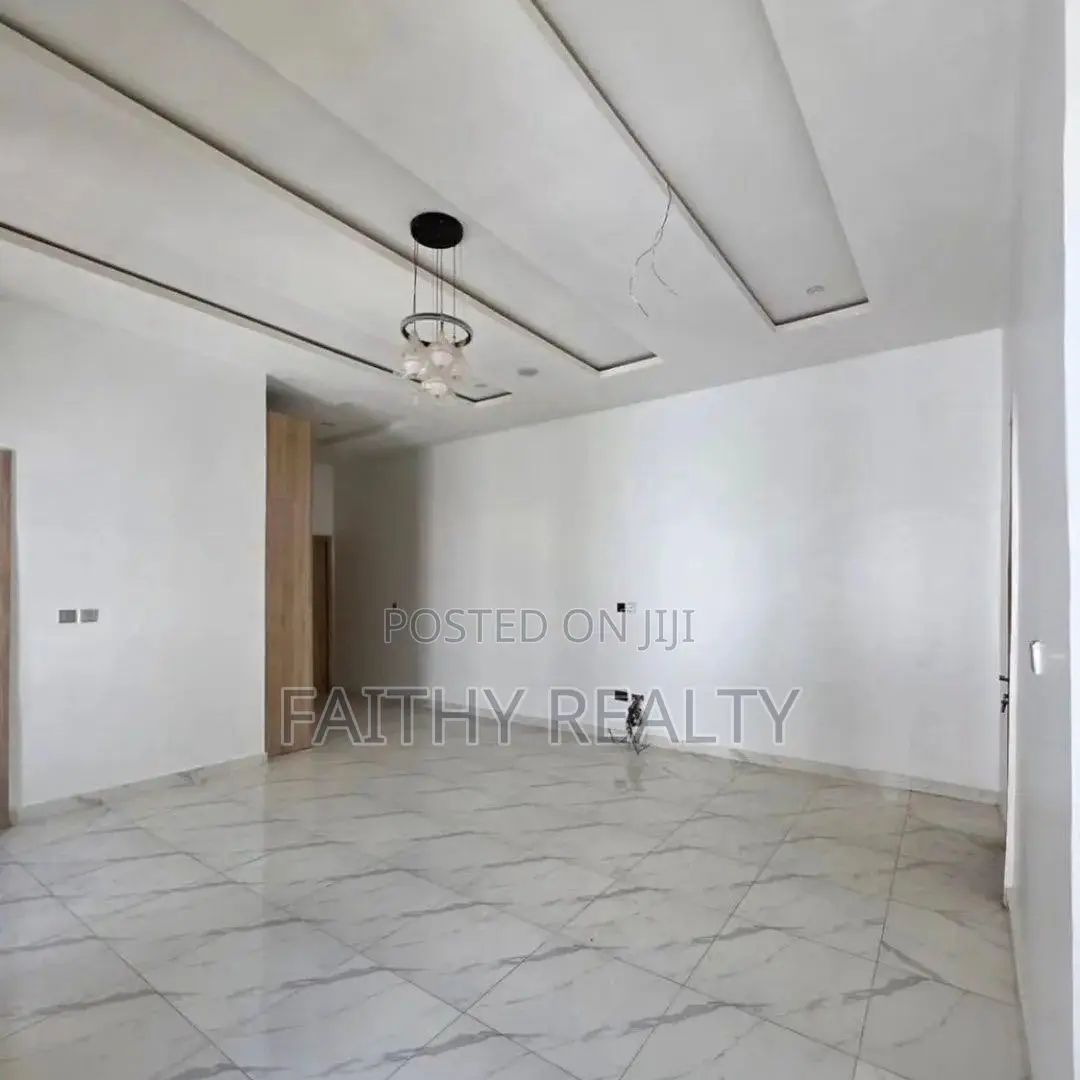 4bdrm Duplex in Ikota for rent in Ikota