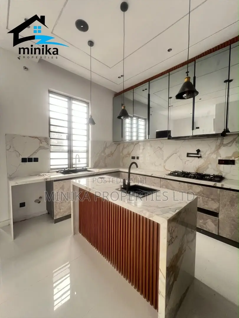 5bdrm Duplex in Orchid Road, Ikota for sale in Ikota