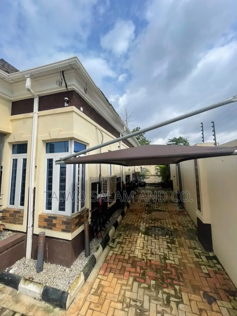 3bdrm Bungalow in Ologuneru for sale in Ologuneru