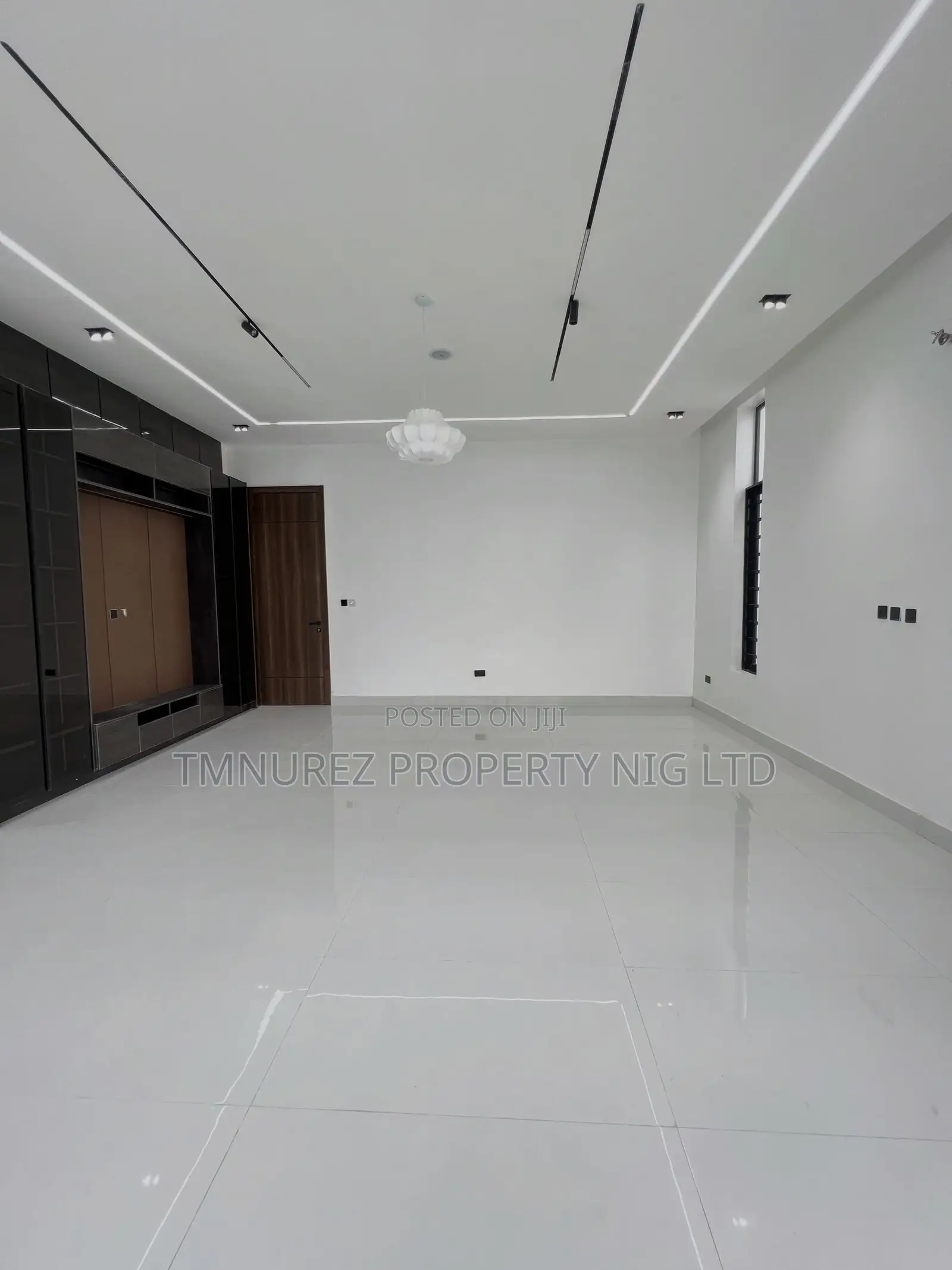 4bdrm Duplex in Chevron for sale in Chevron