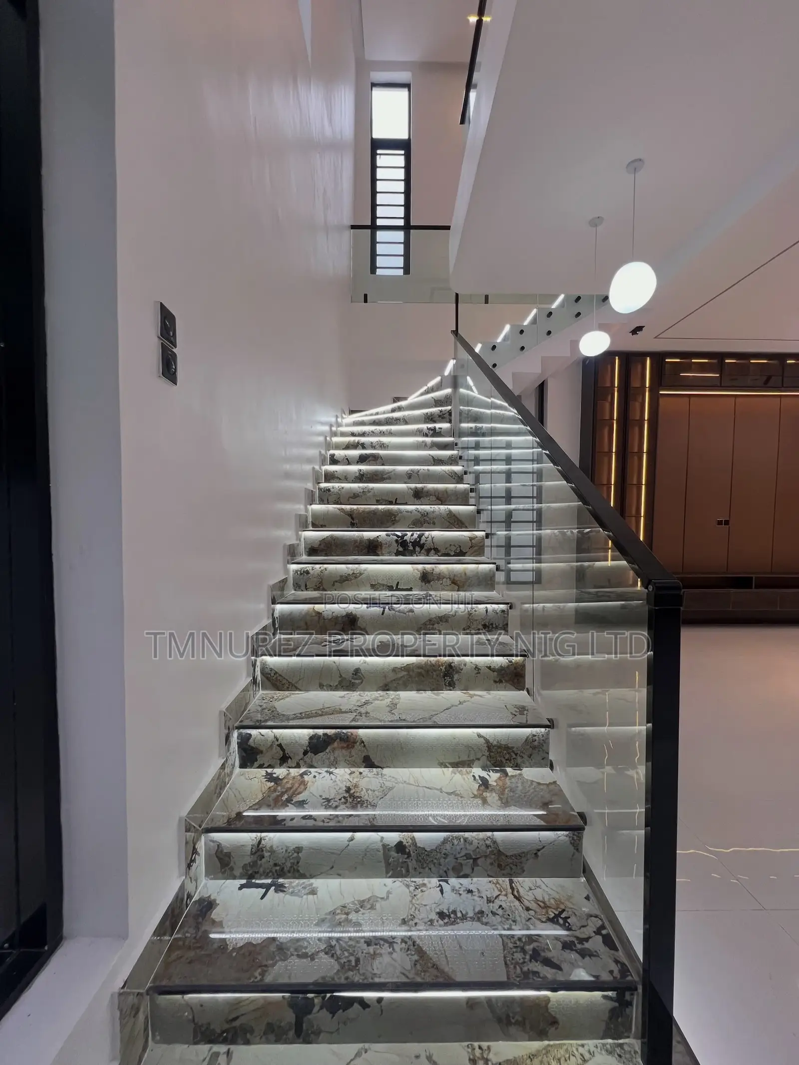 4bdrm Duplex in Chevron for sale in Chevron