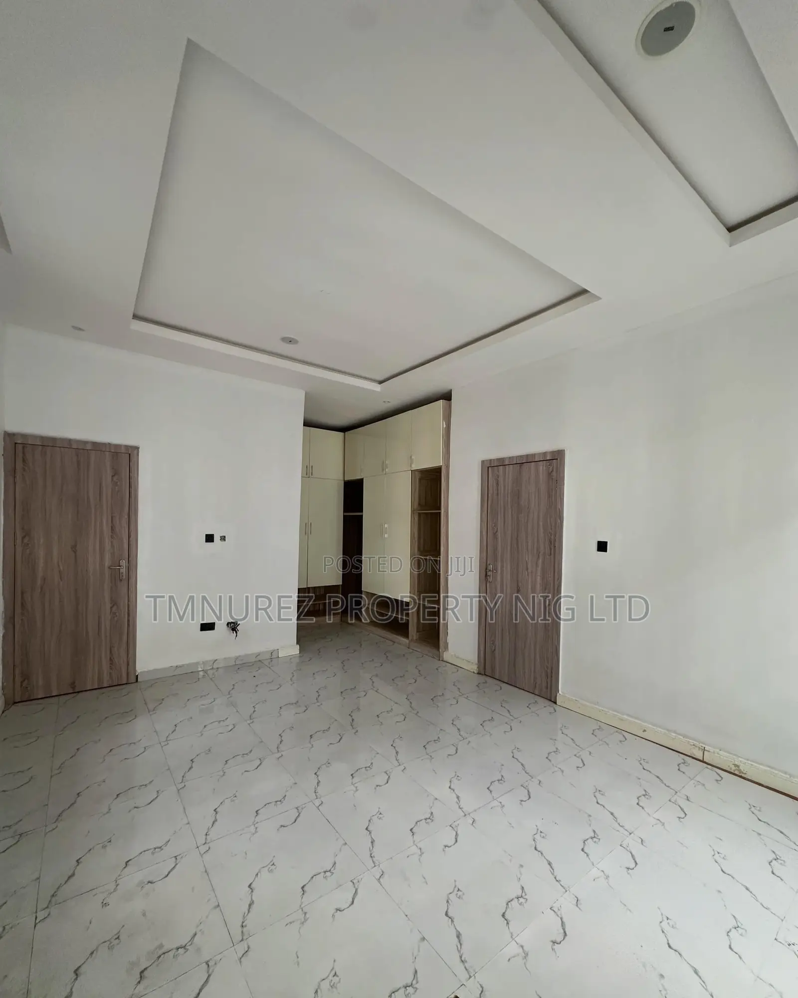 4bdrm Duplex in Chevron for rent in Chevron