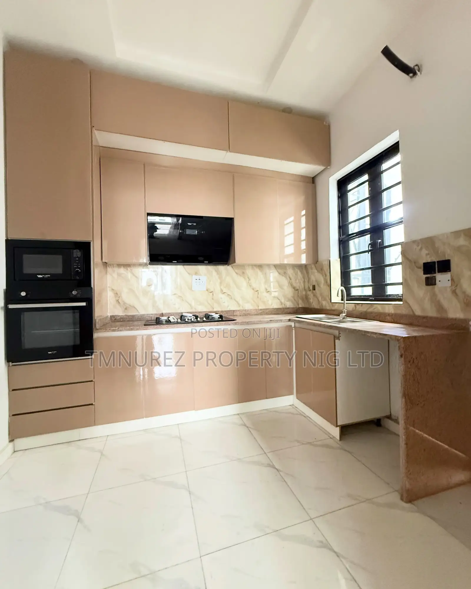 4bdrm Duplex in Ikota for rent in Ikota
