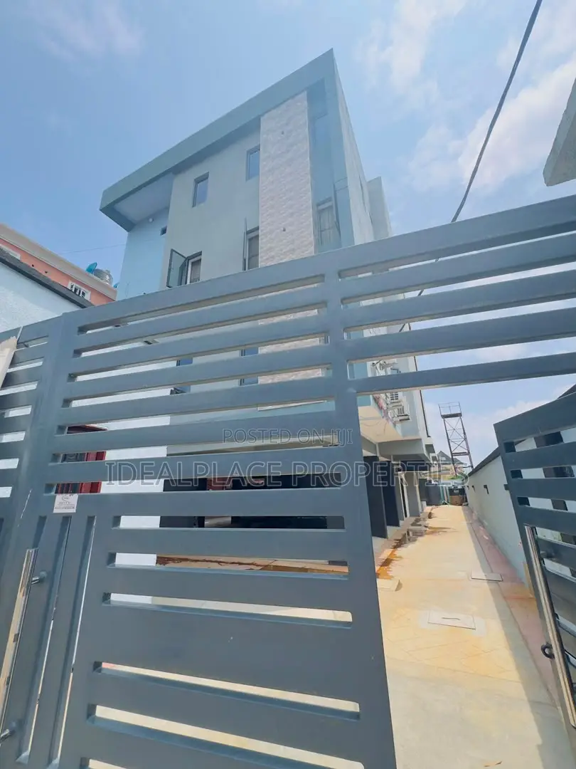 2bdrm Apartment in Surulere for sale in Surulere