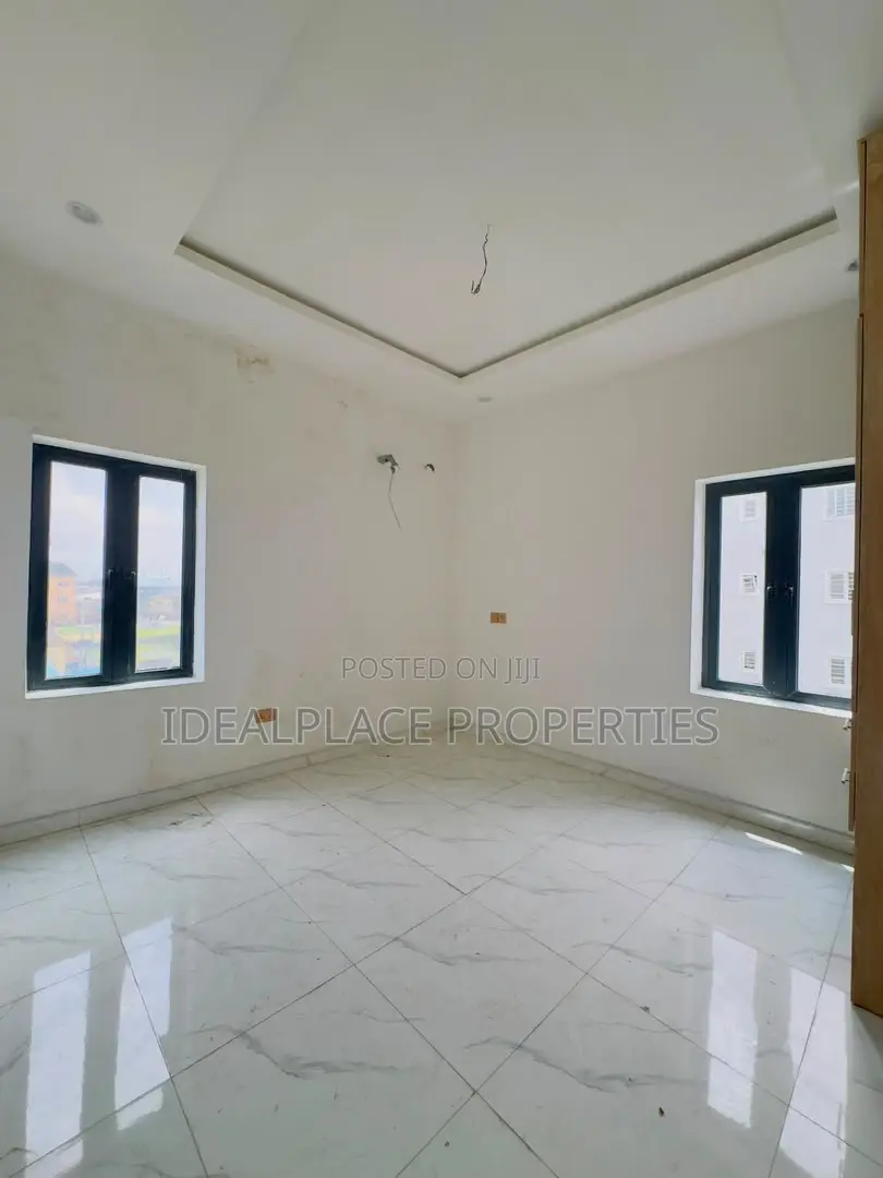 2bdrm Apartment in Surulere for sale in Surulere