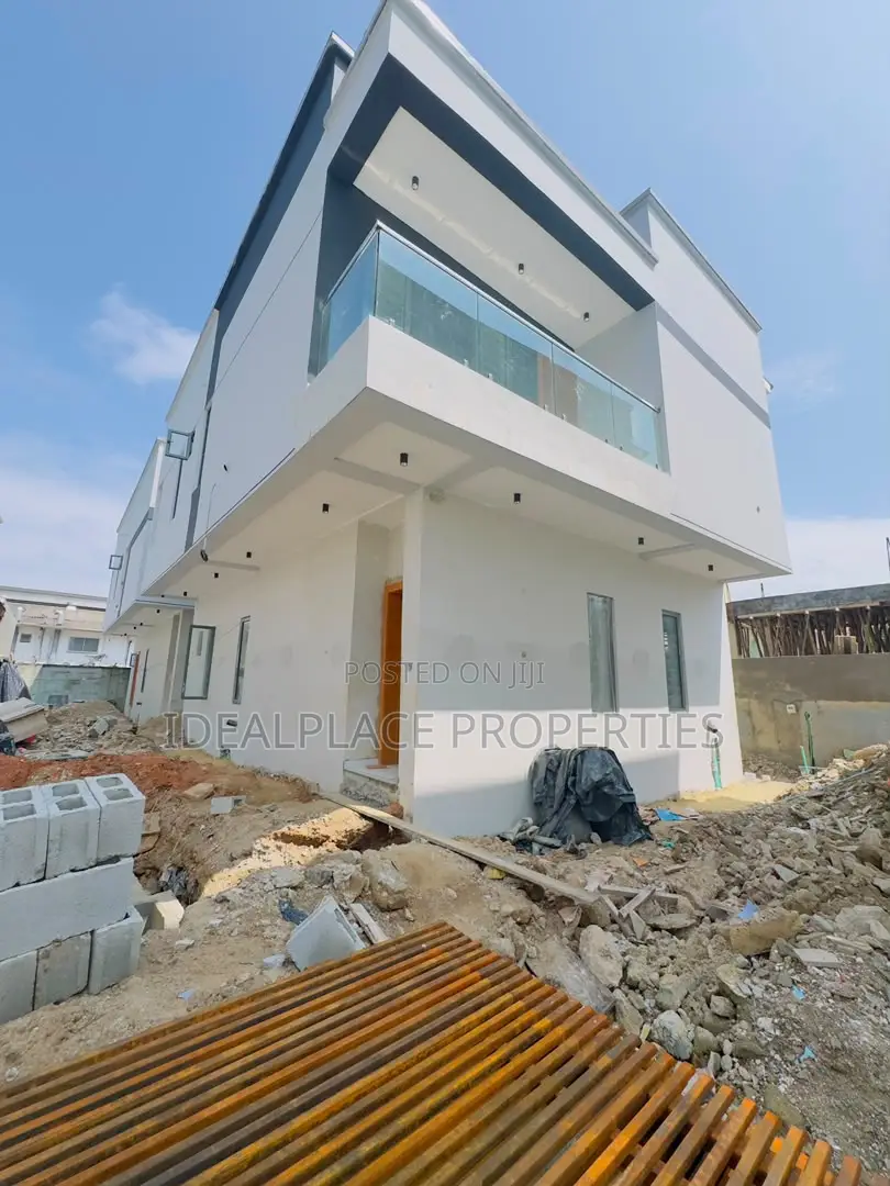 4bdrm Duplex in Surulere for sale in Surulere