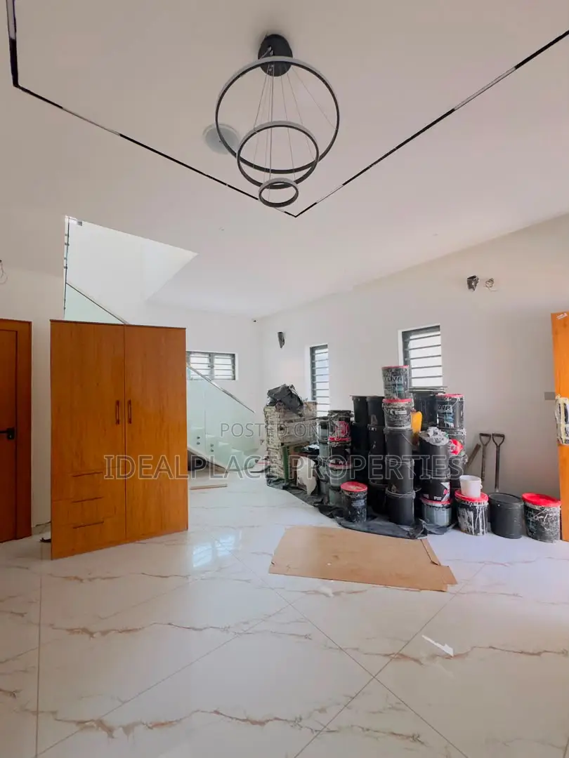 4bdrm Duplex in Surulere for sale in Surulere