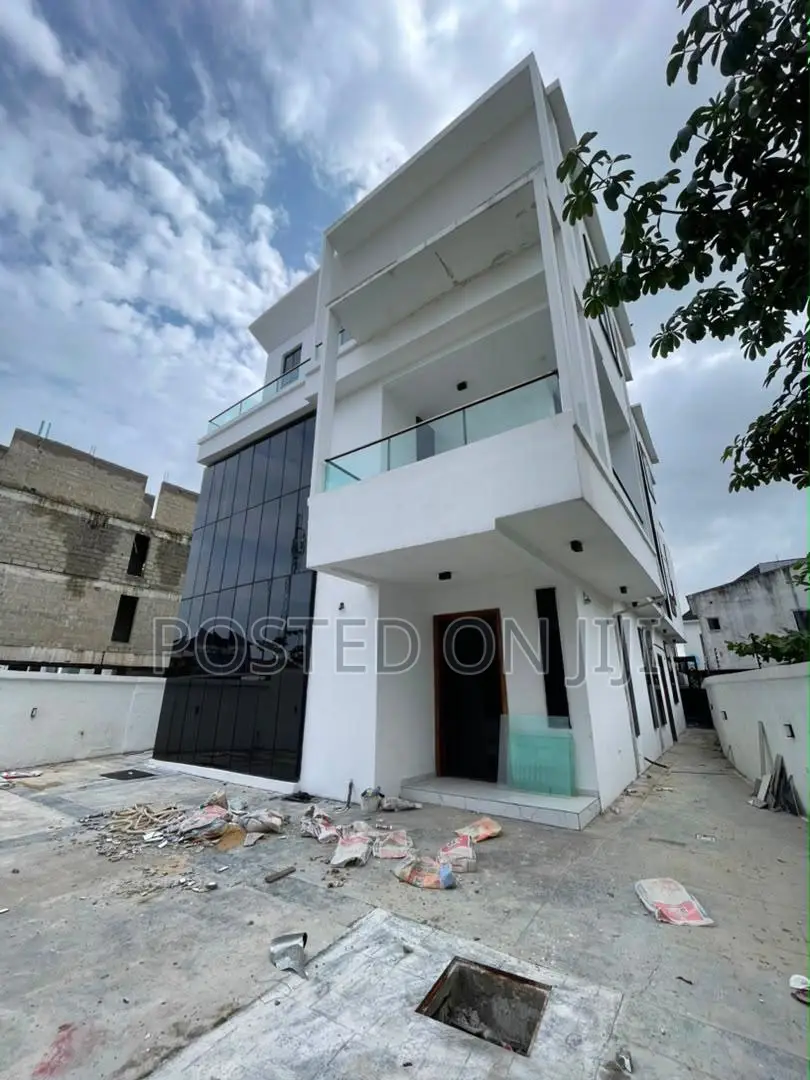 5bdrm Duplex in Chevron for sale in Chevron