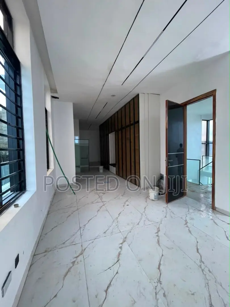 5bdrm Duplex in Chevron for sale in Chevron