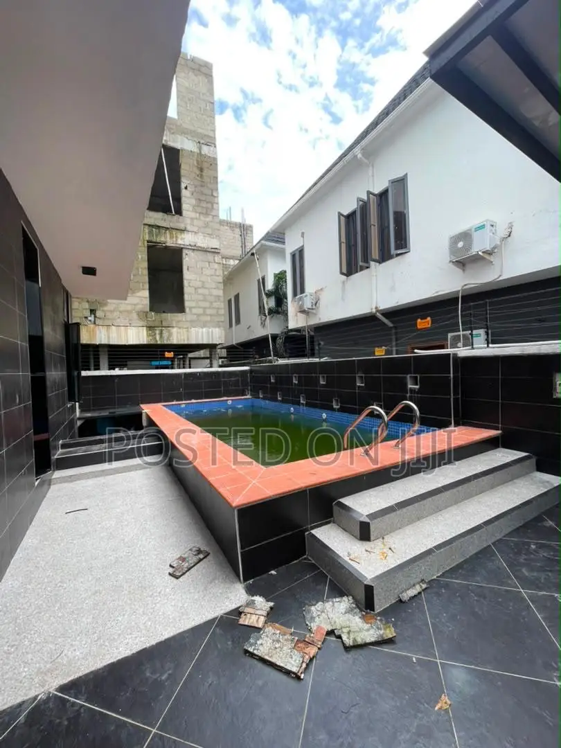 5bdrm Duplex in Chevron for sale in Chevron