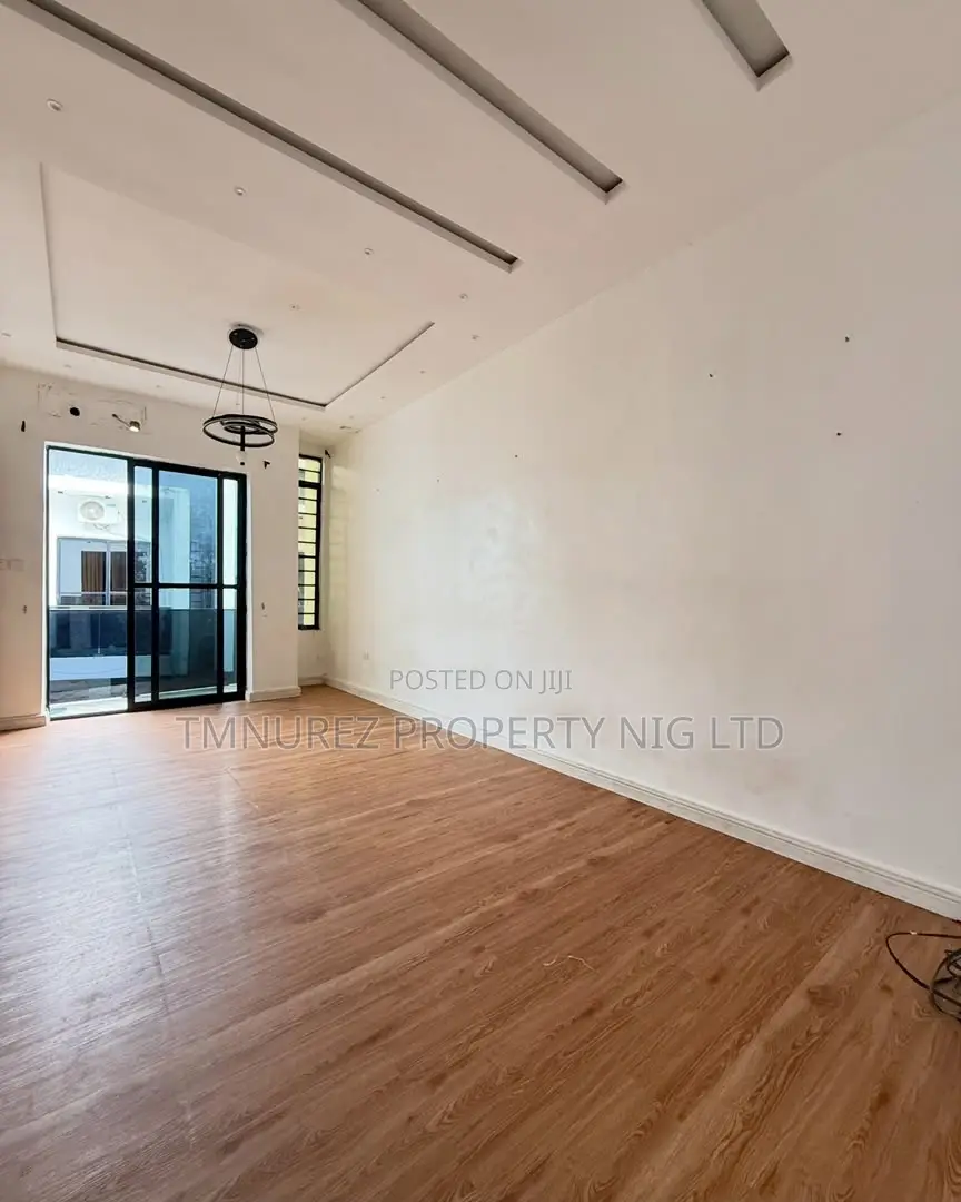 3bdrm Duplex in Ikota for rent in Ikota