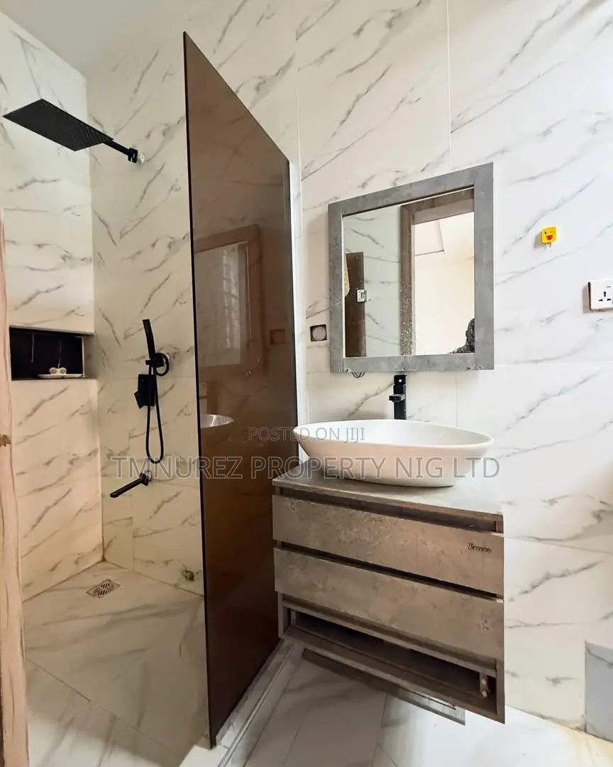 3bdrm Duplex in Ikota for rent in Ikota