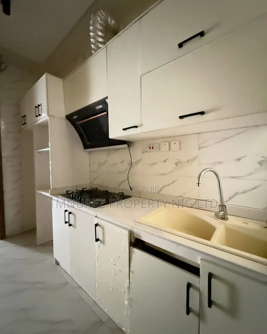 3bdrm Duplex in Ikota for rent in Ikota