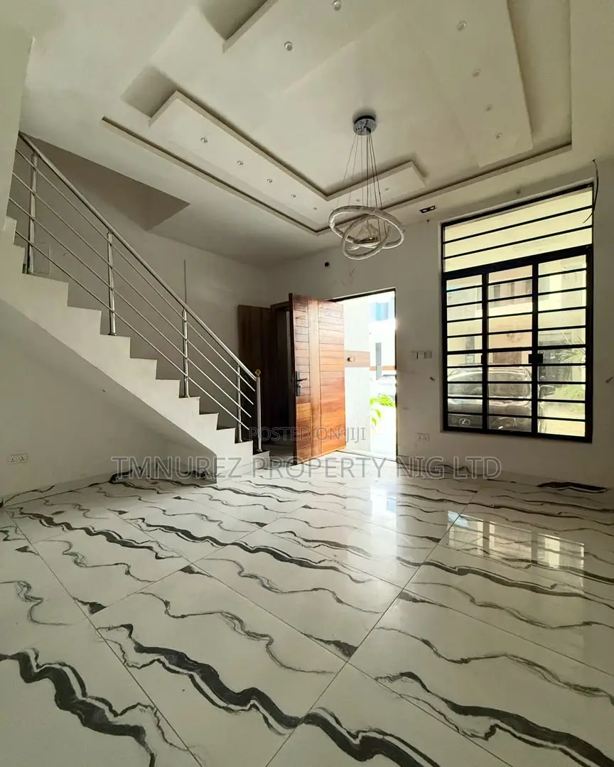 3bdrm Duplex in Ikota for rent in Ikota