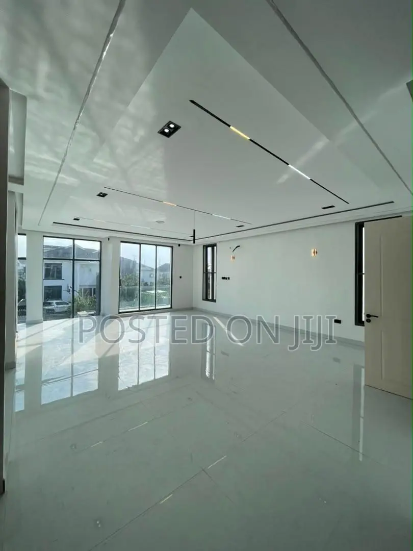 5bdrm Duplex in Ajah for sale in VGC / Ajah