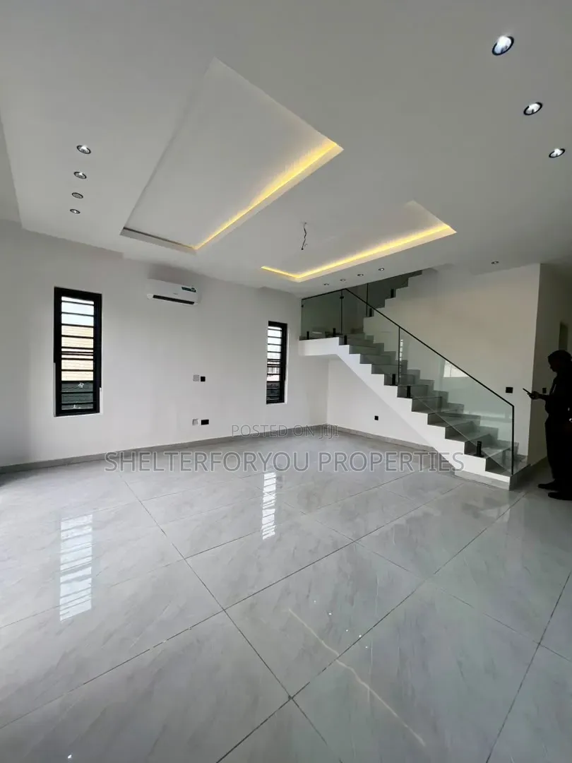 3bdrm Maisonette in Lekki Phase 1 for sale in Lekki Phase 1