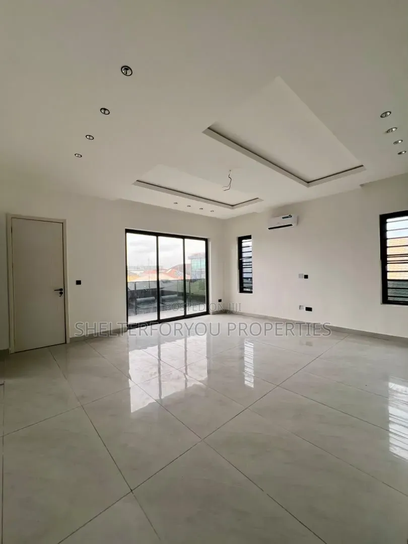 3bdrm Maisonette in Lekki Phase 1 for sale in Lekki Phase 1