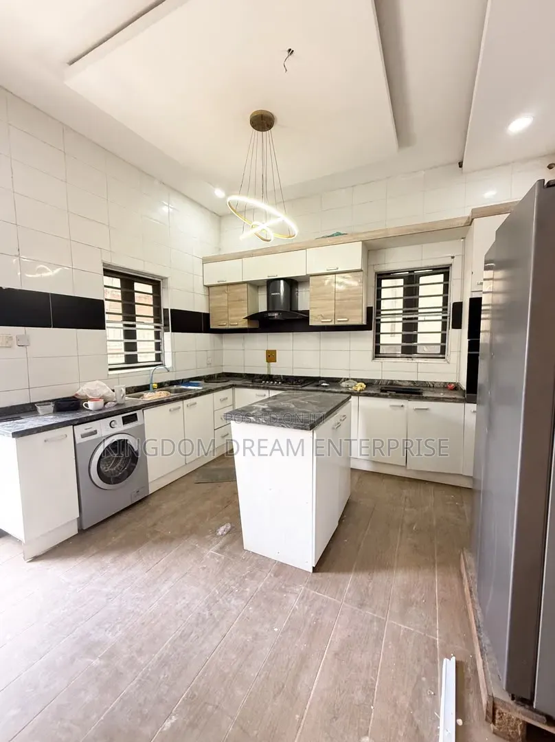 5bdrm Duplex in Chevron Drive Lekki for rent in Chevron