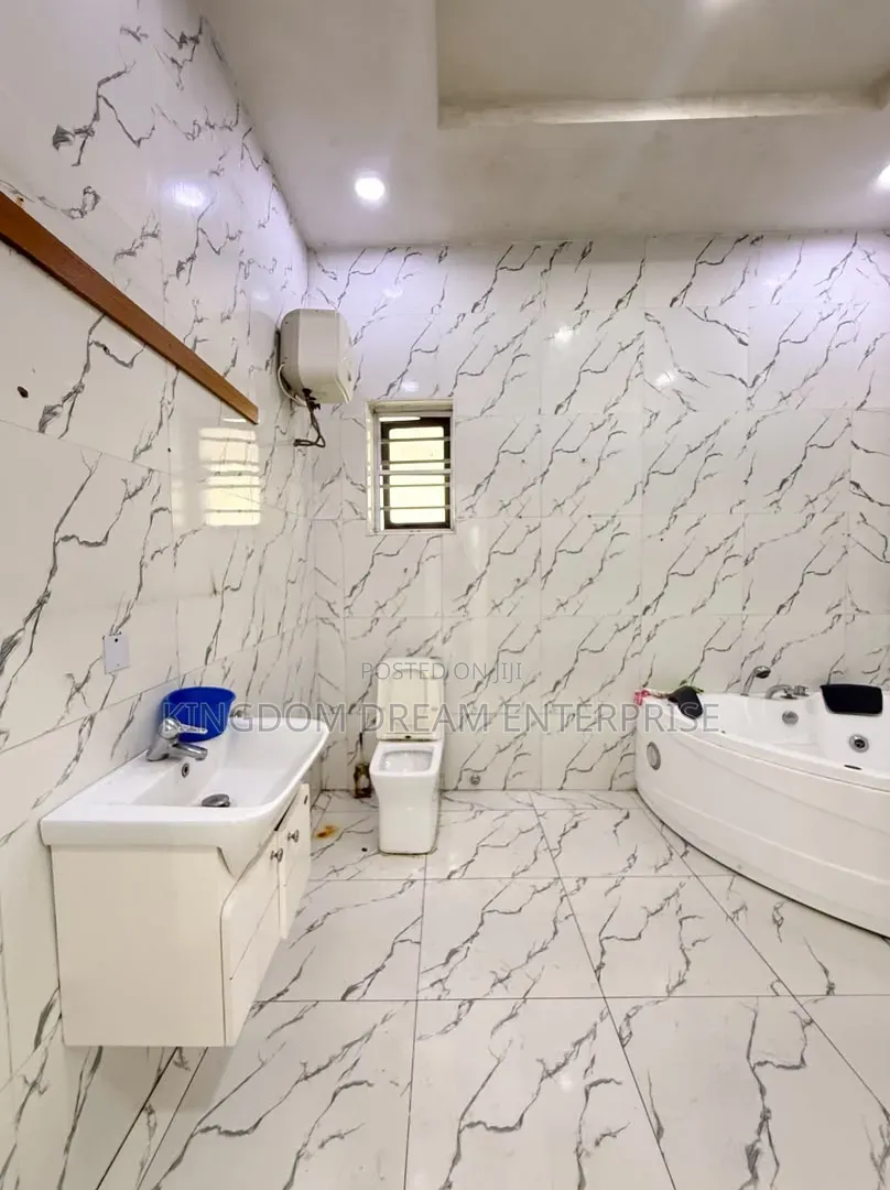 5bdrm Duplex in Chevron Drive Lekki for rent in Chevron