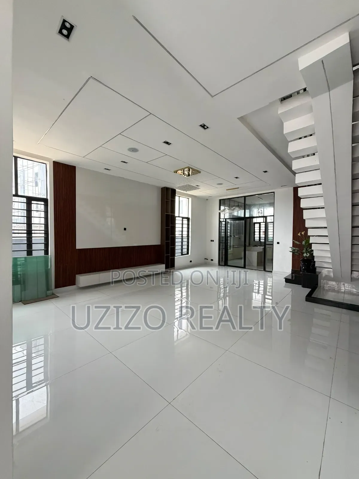 5bdrm Duplex in Chevron for sale in Chevron