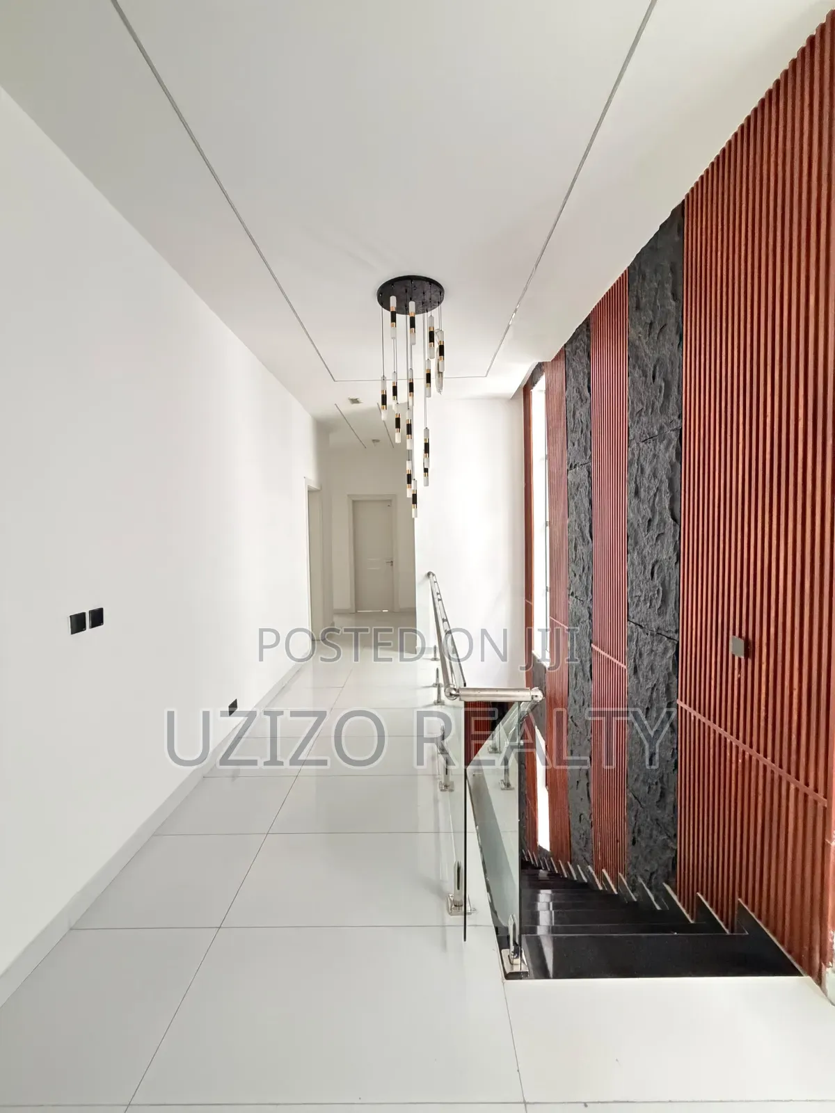 5bdrm Duplex in Chevron for sale in Chevron