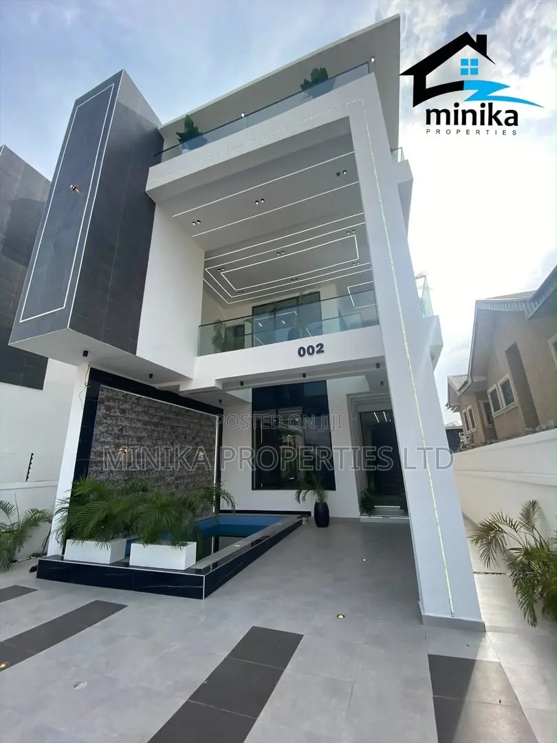 5bdrm Duplex in Ikota for sale in Ikota