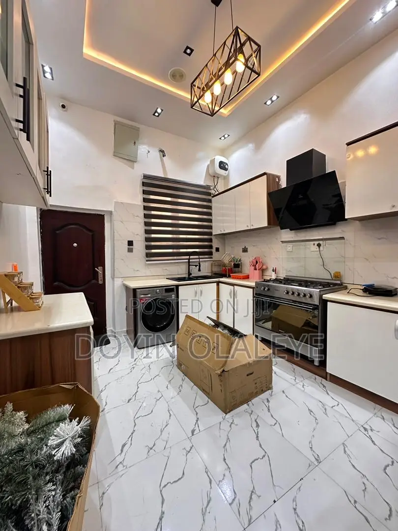 Furnished 4bdrm Duplex in Chevron for rent in Chevron