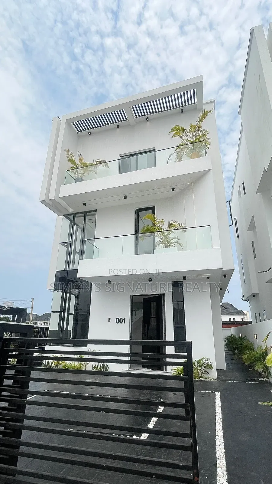 5bdrm House in Orchid Road, Chevron for sale in Chevron
