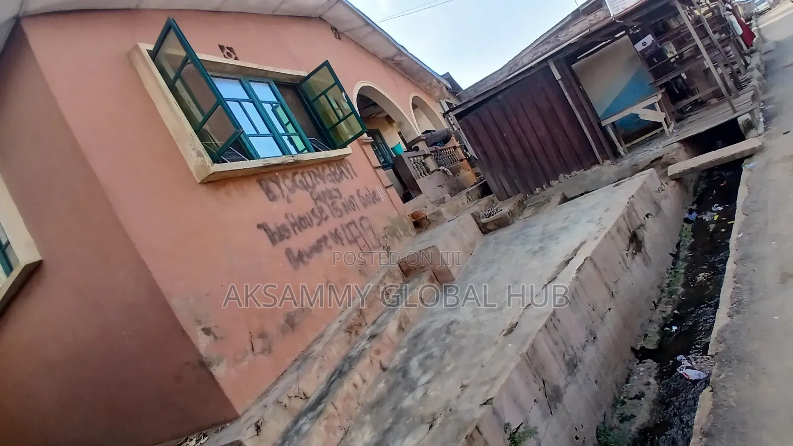 8bdrm Bungalow in Agbowo Ui, Ibadan for sale in Ibadan