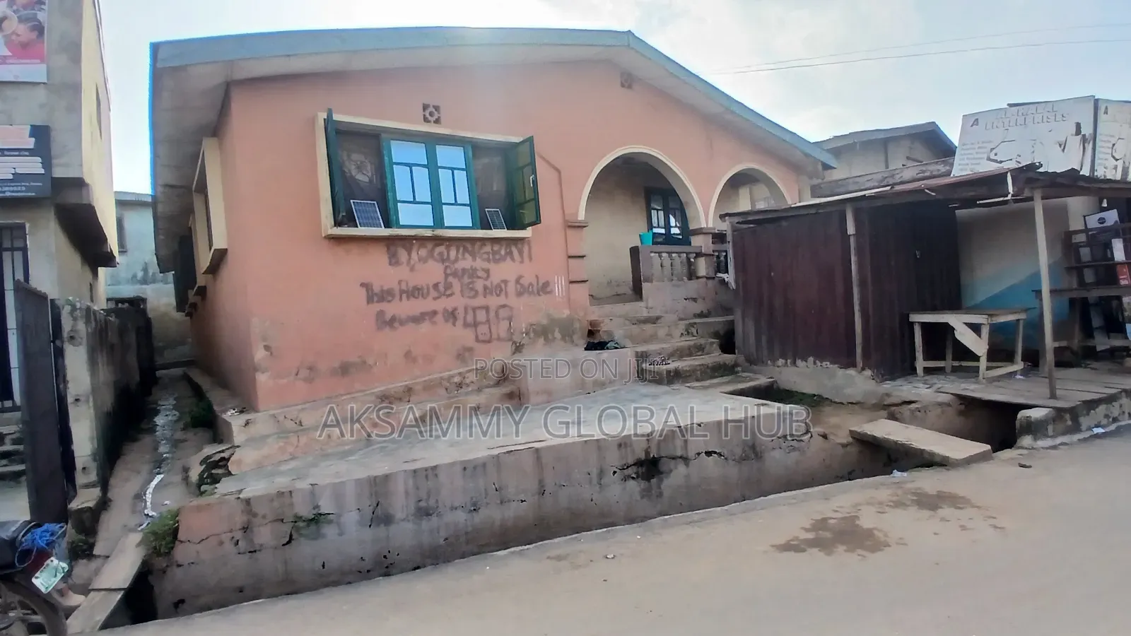 8bdrm Bungalow in Agbowo Ui, Ibadan for sale in Ibadan
