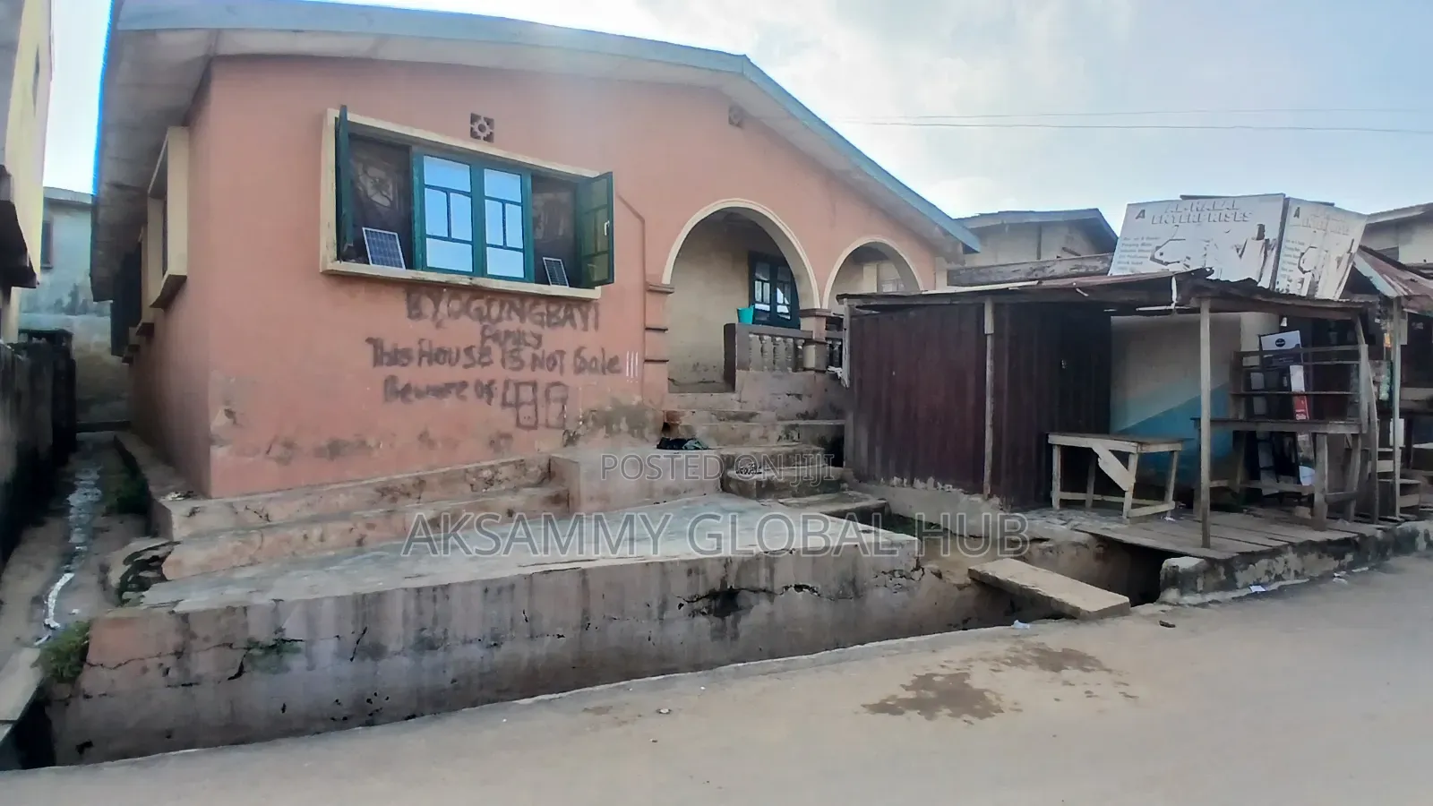 8bdrm Bungalow in Agbowo Ui, Ibadan for sale in Ibadan