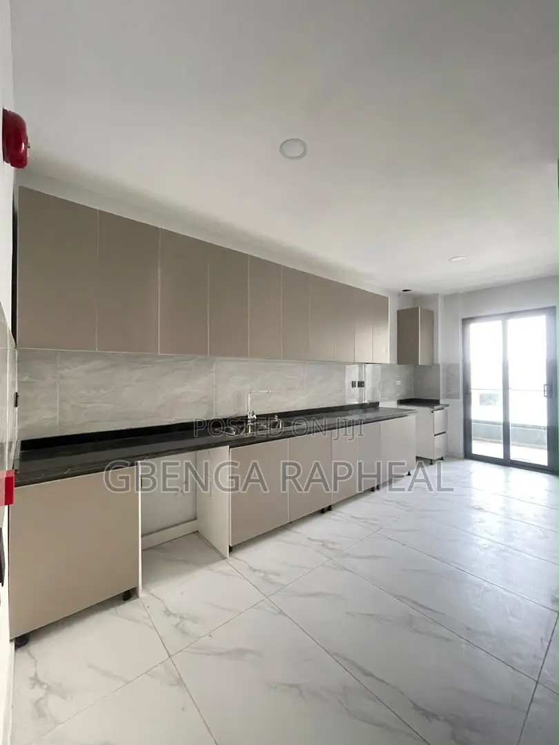 3bdrm Block of Flats in Vi, Victoria Island for sale in Victoria Island