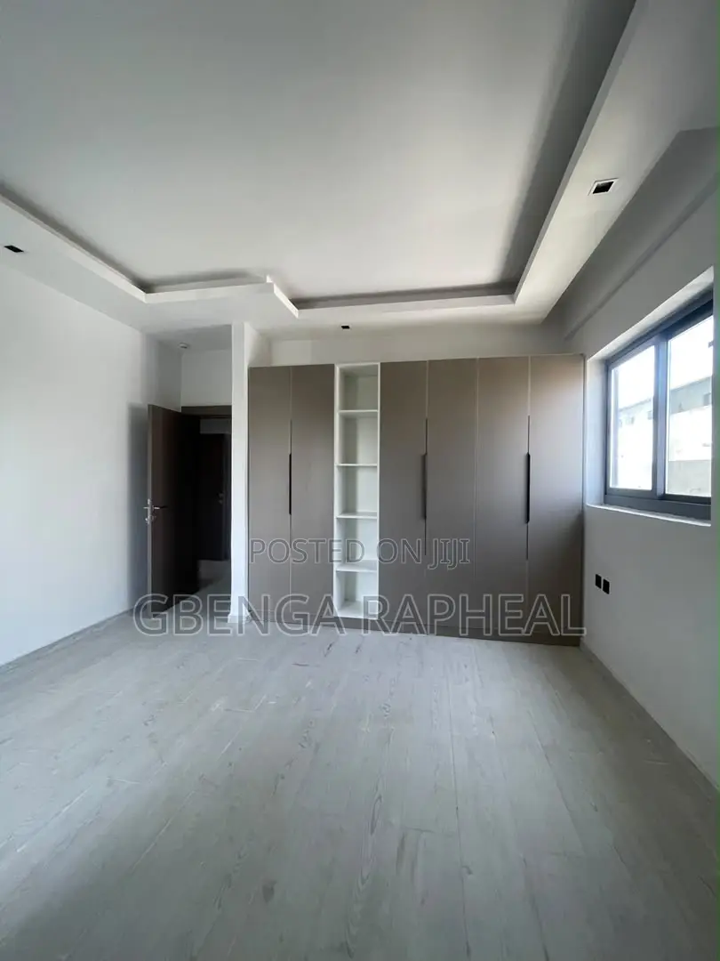 3bdrm Block of Flats in Vi, Victoria Island for sale in Victoria Island