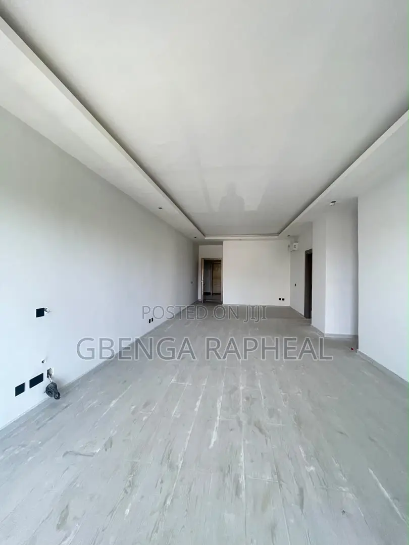 3bdrm Block of Flats in Vi, Victoria Island for sale in Victoria Island