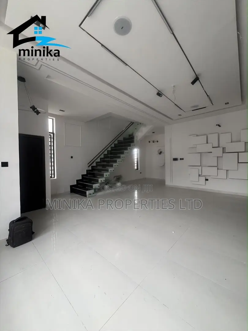 5bdrm Duplex in Orchid Estate, Ikota for sale in Ikota
