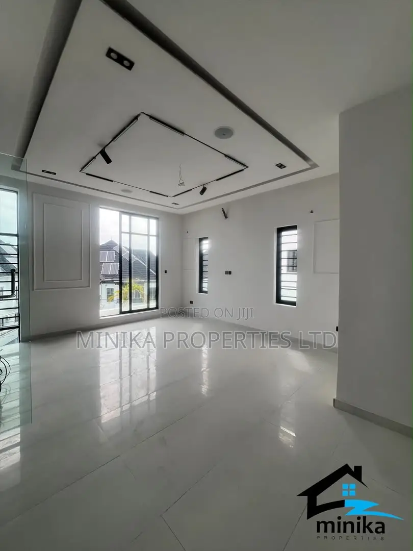 5bdrm Duplex in Orchid Estate, Ikota for sale in Ikota