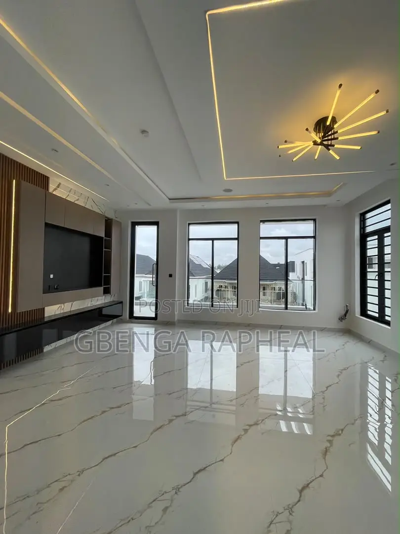 5bdrm Duplex in Megamound Estate for sale in Lekki