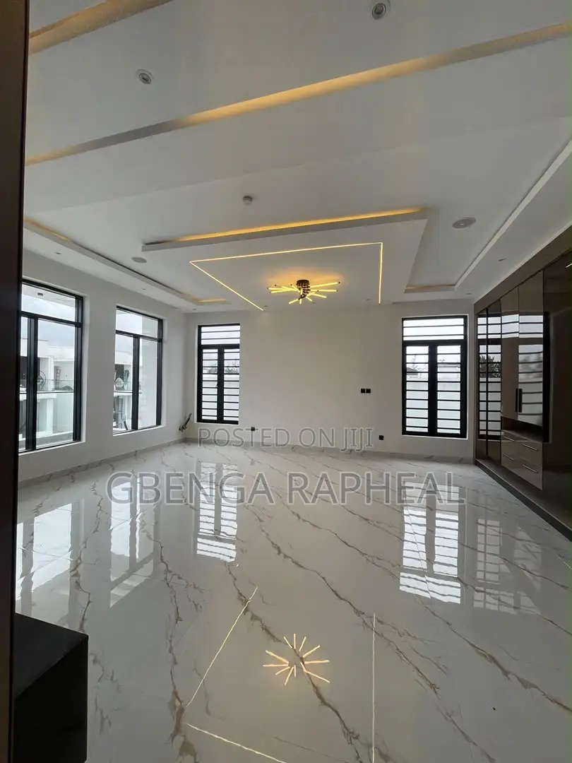 5bdrm Duplex in Megamound Estate for sale in Lekki