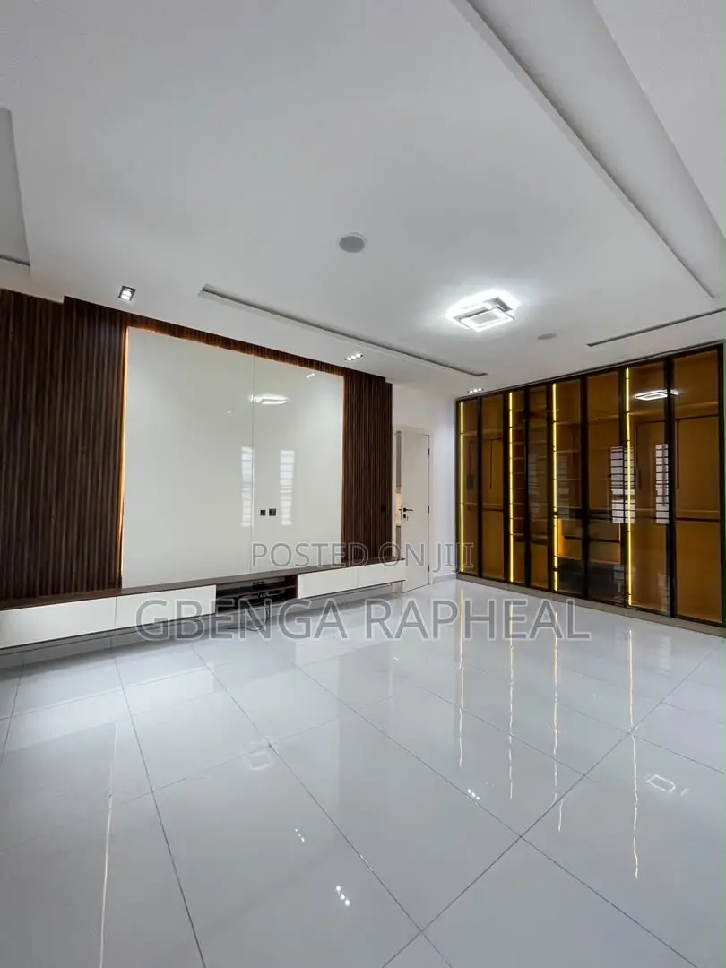 5bdrm Duplex in Megamound Estate, Lekki for sale in Lekki