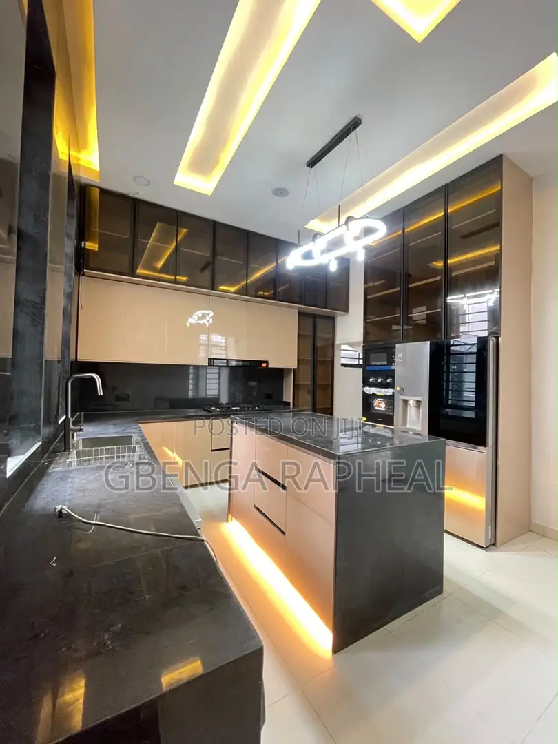 5bdrm Duplex in Megamound Estate, Lekki for sale in Lekki
