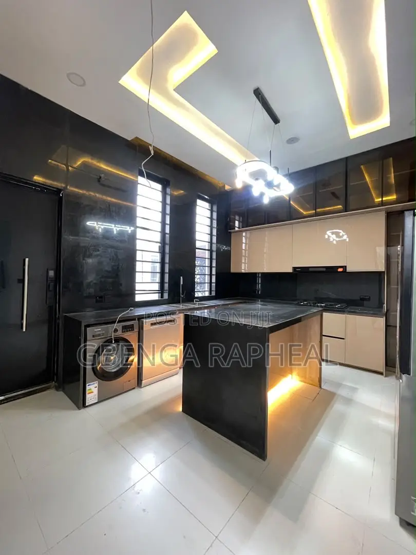 5bdrm Duplex in Megamound Estate, Lekki for sale in Lekki